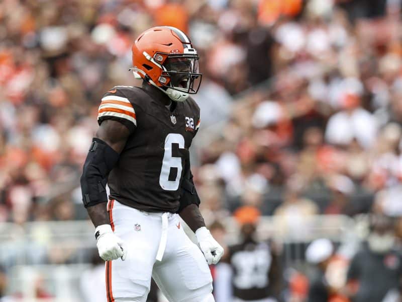 Browns defense bottles up big-money Joe Burrow as Cleveland routs AFC  contender Bengals - The Boston Globe